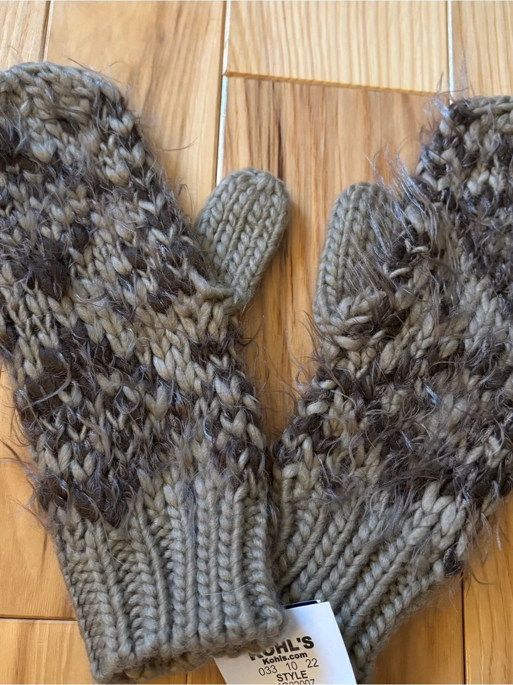 NEW Madden Girl Brown Eyelash Knit Mittens